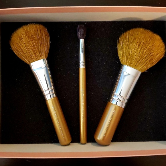 Bare Escentuals Other - ⭐HP⭐🆕️ Bare Minerals Limited Edition Brushes